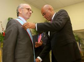 Martelly condecora al embajador de España en Haití