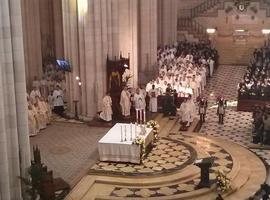 Caluroso bienvenida en La Almudena a Carlos Osoro como arzobispo de Madrid
