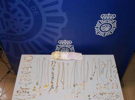 La Policía detiene en Oviedo a los autores del robo de 15.000 euros en joyas en Palencia