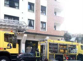 Rescatado un perro del incendio de una vivienda en San Martín del Rey Aurelio 