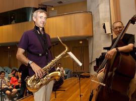 El contrabajista Chuck Israels y el saxofonista Kevin Robb debatirán sobre la creatividad del jazz 
