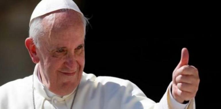  Francisco rifará los regalos recibidos en el pontificado para ayudar a gente necesitada