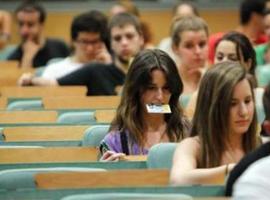 Más de la mitad de jóvenes españoles planea emigrar en búsqueda de empleo  