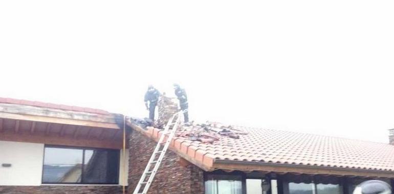 El fuego destruye parcialmente una vivienda de madera en Guyame, Llanera