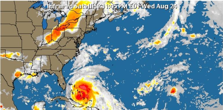 El huracán Irene amenaza la costa de EEUU tras dejar muertos y devastación en La Española