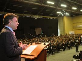 El presidente de Colombia pidió a los ingenieros contribuir a la modernización del país  