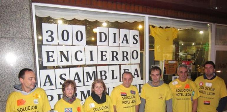 Extrabajadores del hotel León "abandonados, cansados y hartos" tras 300 días de encierro 