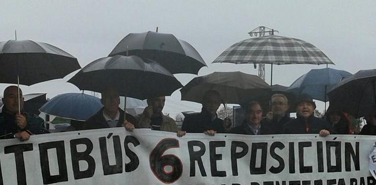 Crece la indignación en la zona Oeste de Oviedo ante el abandono por TUA de sus vecinos 