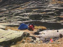 El Grupo de Rescate auxilia a una joven herida en la Garganta de Gredos