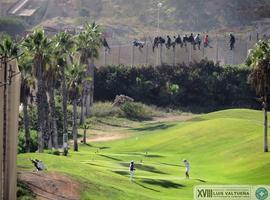 Unos 200 inmigrantes intenten entrar en Melilla nun nuevu saltu a la valla
