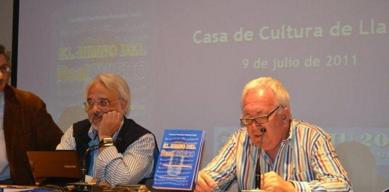 Fernández-Guisasola presentó en Llanes  “El himno del Real Oviedo y otras canciones oviedistas” 