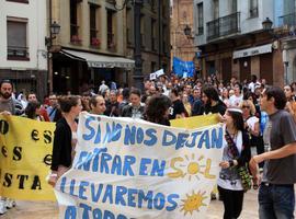 El 15M de Oviedo rechaza la reforma laboral y constitucional propuestas por el Gobierno Zapatero