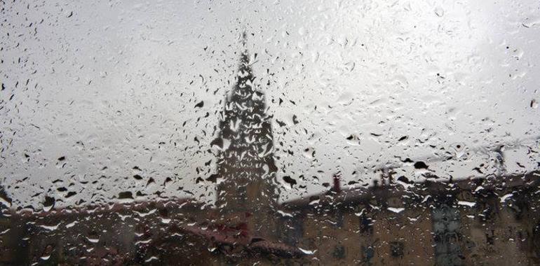 Oviedo activa su plan de nevadas con 300 personas y 6 quitanieves