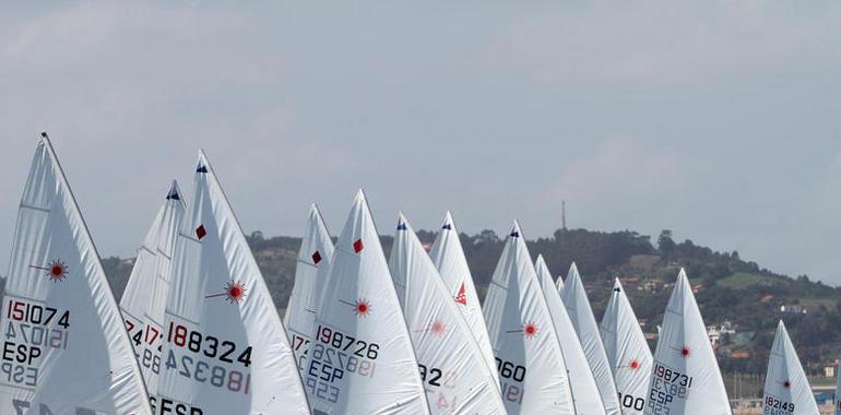 Trofeo AE de Clubes Náuticos en la bahía gijonesa