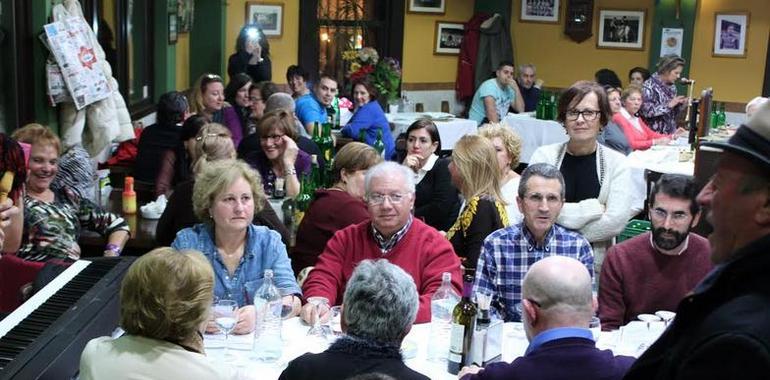 Los jueves, la sidra canta con los coros en el bulevar de La Gascona