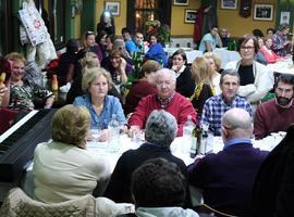 Los jueves, la sidra canta con los coros en el bulevar de La Gascona