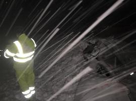 Las intensas nevadas dificultan los accesos a Asturias y el tránsito rodado 