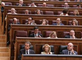 El presidente del Gobierno asiste al debate en el Congreso de la reforma de la Constitución