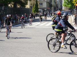 Los bomberos de Oviedo protestan cardiosaludablemente