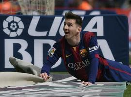 El FC Barcelona golea, aprovecha el traspié del Real Madrid y es el nuevo puntero en la Liga de España  