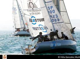 Universidad de Oviedo y Silfo, vencedores de la primera regata del Trofeo de Primavera