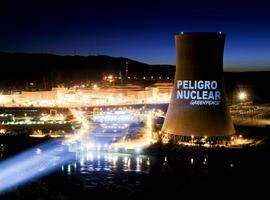 Greenpeace sale a la calle en 19 ciudades para exigir el cierre de las centrales nucleares 