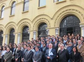 Asturias se concentra en homenaje a las víctimas del accidente aéreo