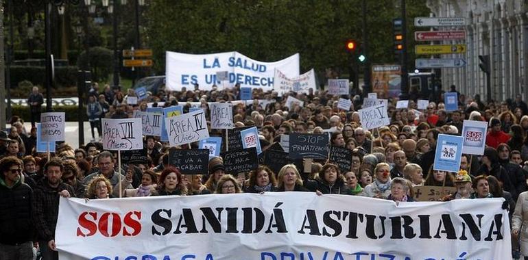 #SOS Sanidad Asturiana protesta en Oviedo contra la gestión del sistema público asturiano