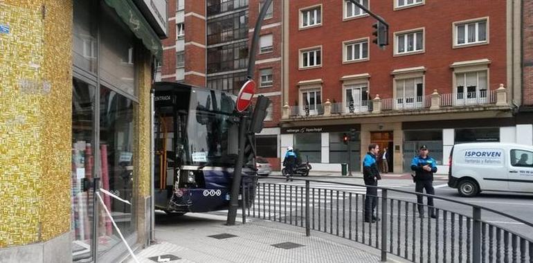 Un pasajero frena el autobús y salva a todos tras la lipotimia del conductor