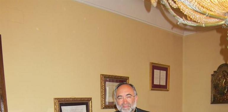 Sanz Montes preside hoy la Misa Crismal de la Diócesis vacante de Santander