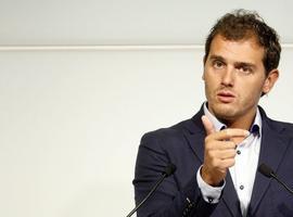 Cristina Coto acusa a Albert Rivera de desfachatez por pedir la paralización del AVE a Asturias
