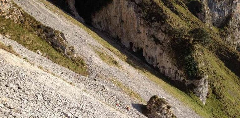 Fallece una montañera tras una caída de 200 metros en Peñamellera Alta
