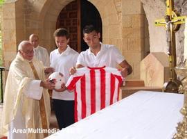 El Sporting, con la bendición de La Santina