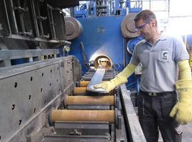 La industria baja su negocio un 2,5% y los servicios suben por debajo de la media nacional en febrero