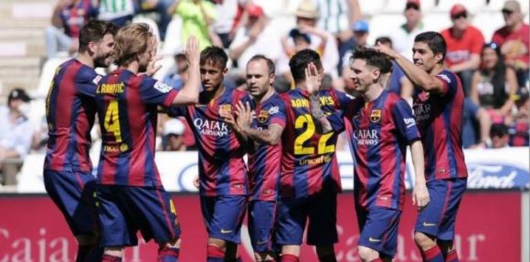 Barcelona arrasa con un 8-0 al Córdoba con triplete de Súarez y doblete de Messi