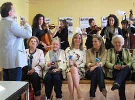 La Orquesta de Cámara de Siero lleva la música sinfónica a los centros de mayores