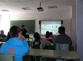 Docentes interinos piden a los partidos asturianos que acaben con su "indefensión absoluta"