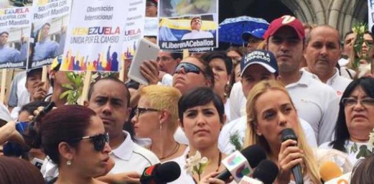 Venezolanos y esposas de presos políticos dijeron #PapaSOSVenezuela 