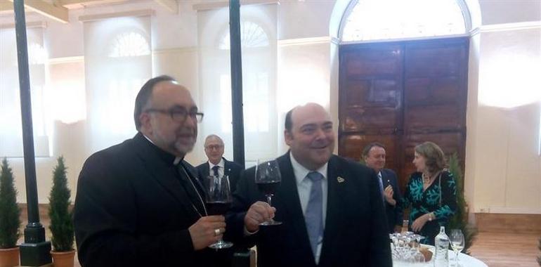 El arzobispo de Oviedo pide acuerdos políticos que sirvan a los ciudadanos