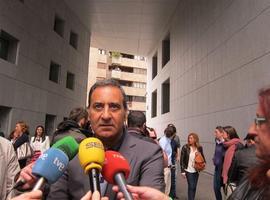 Lastra advierte a Podemos que ni tiene la iniciativa ni se la concedemos"