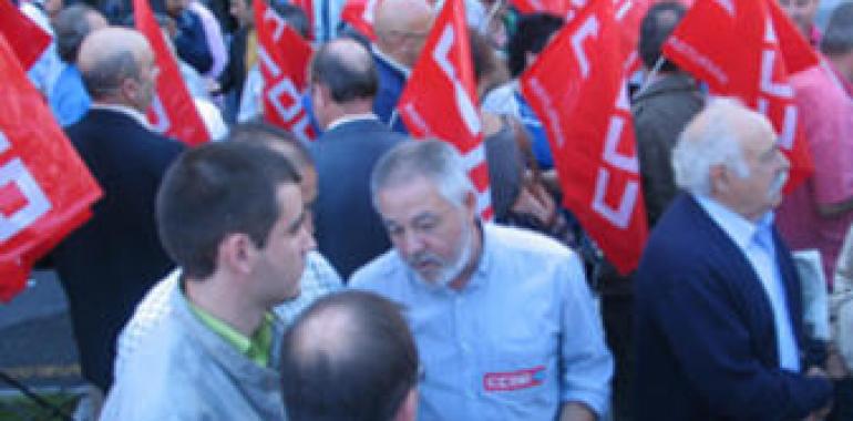 Cientos de personas protestan en Oviedo contra la reforma de la Constitución