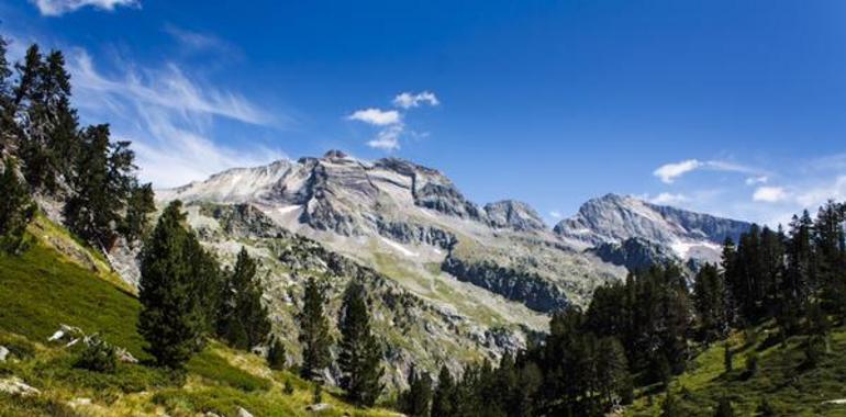 Una valdesana y un parragués heridos tras caer su ultraligero en Benasque, Huesca