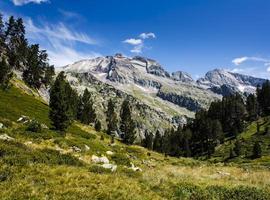 Una valdesana y un parragués heridos tras caer su ultraligero en Benasque, Huesca