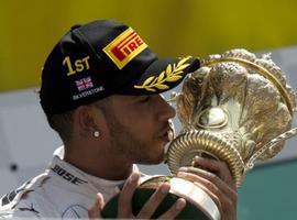 Hamilton gana en Gran Bretaña y Alonso consigue un punto