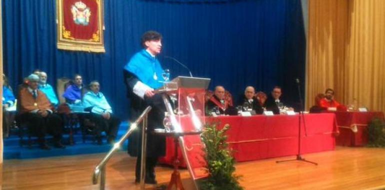 López Otín y Zelmanov, Honoris Causa por sus "brillantes hallazgos" en medicina y matemáticas