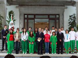 Medallistas mundiales con el Presidente de México
