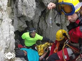 Rescatados otros dos excursionistas heridos en los Picos de Europa