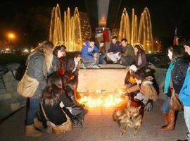 Jóvenes oran por los integrantes de la Fuerza Aérea de Chile que perdieron la vida en  Juan Fernández