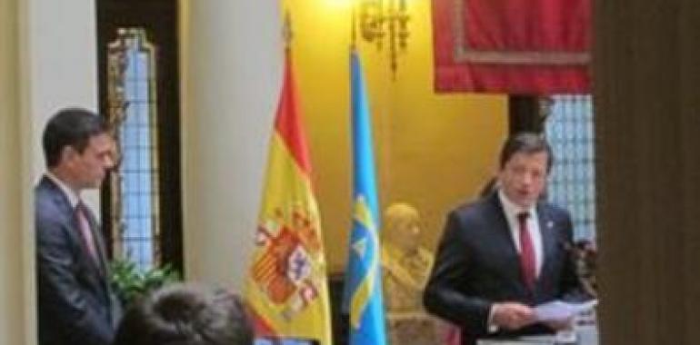 Javier Fernández aboga por "negociar ya" la situación de Cataluña