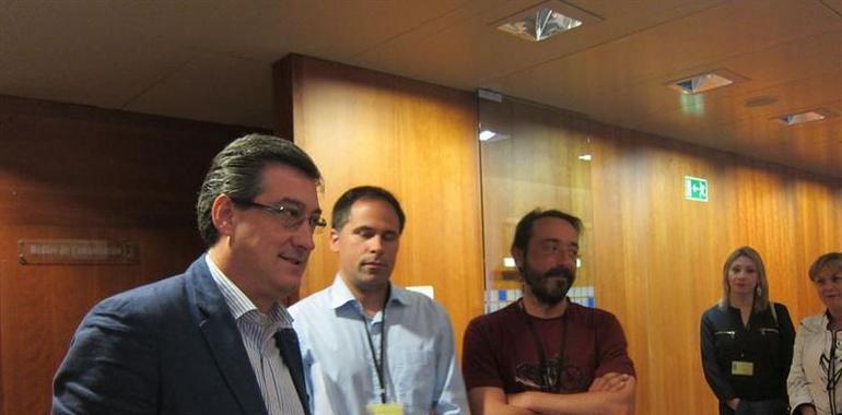 Los médicos eventuales del área VII trasladan sus peticiones a los grupos parlamentarios
